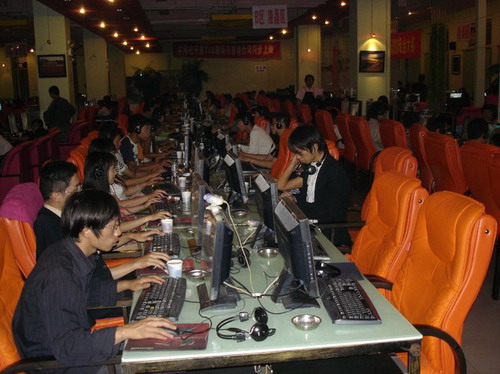 Интернет кафе не покидают Азию